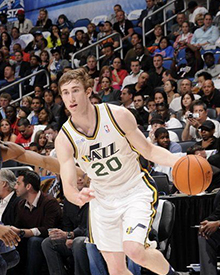 而上海则凭 而上海则凭