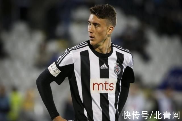 手在球场上 手在球场上